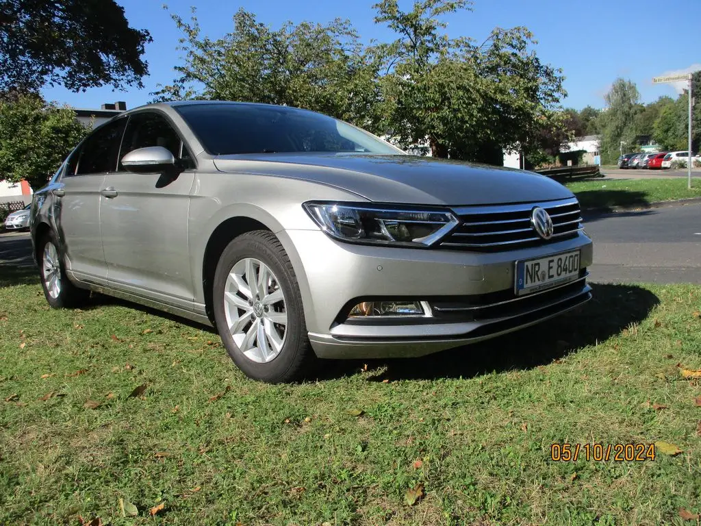 Photo 1 : Volkswagen Passat 2016 Petrol