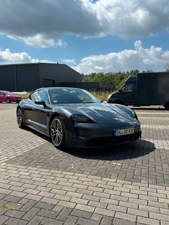 Photo 1 : Porsche Taycan 2020 Non renseigné