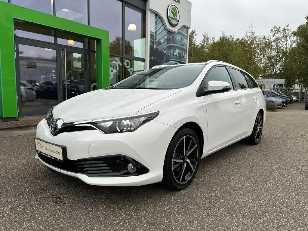 Photo 1 : Toyota Auris 2017 Petrol