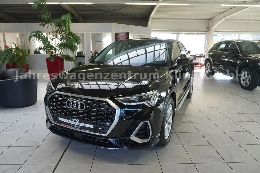 Photo 1 : Audi Q3 2024 Essence