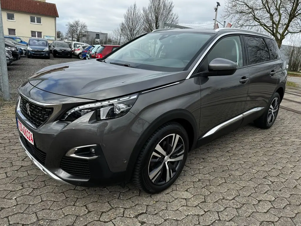 Photo 1 : Peugeot 5008 2017 Essence