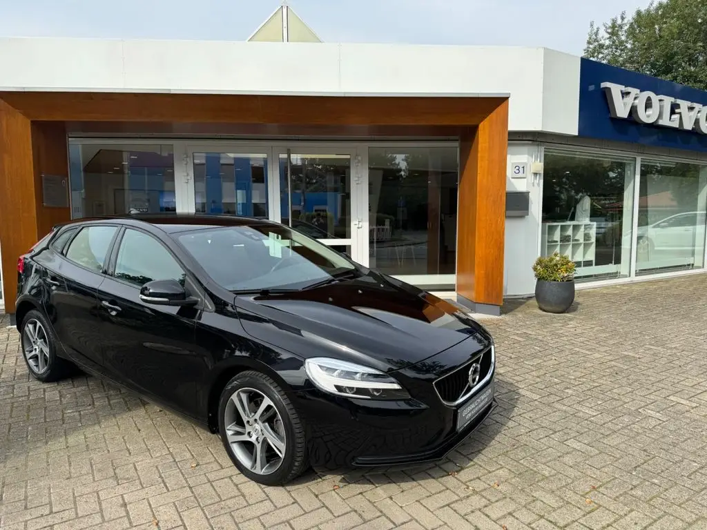 Photo 1 : Volvo V40 2019 Petrol