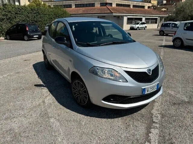 Photo 1 : Lancia Ypsilon 2019 Petrol