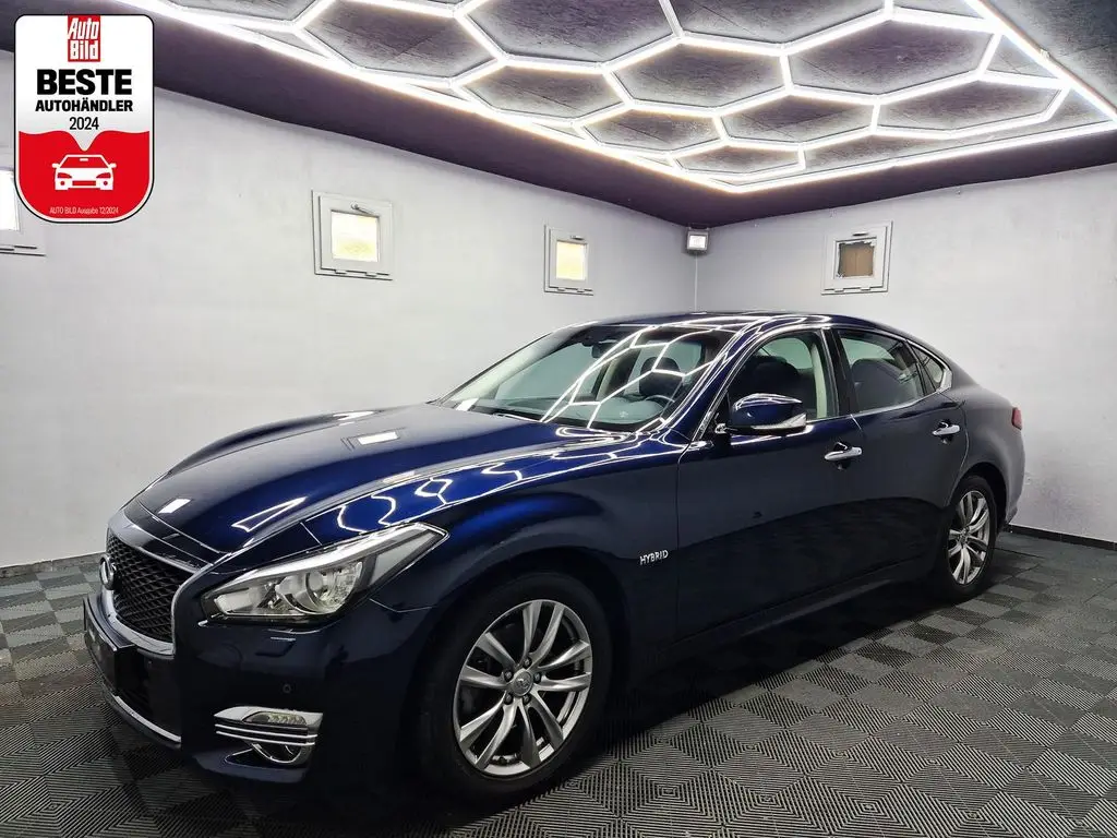 Photo 1 : Infiniti Q70 2017 Hybride