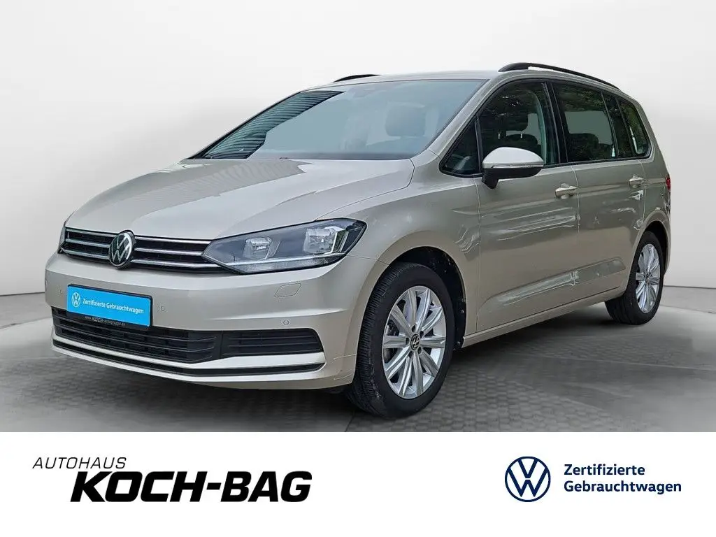 Photo 1 : Volkswagen Touran 2023 Essence