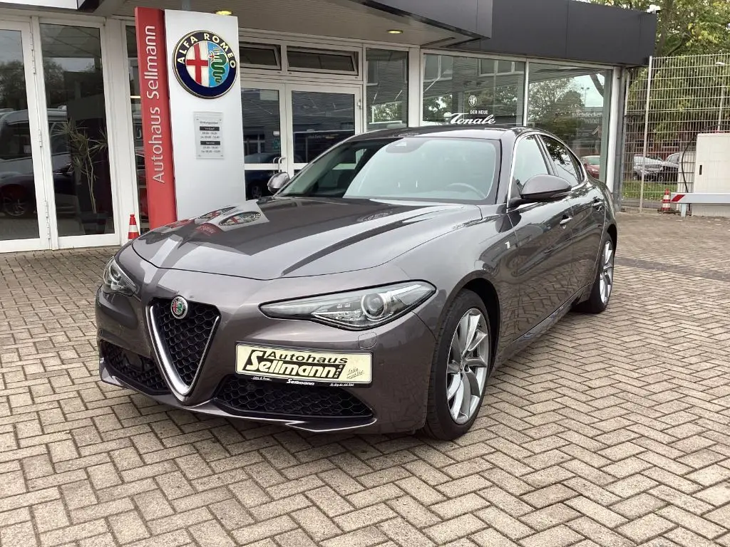 Photo 1 : Alfa Romeo Giulia 2021 Petrol