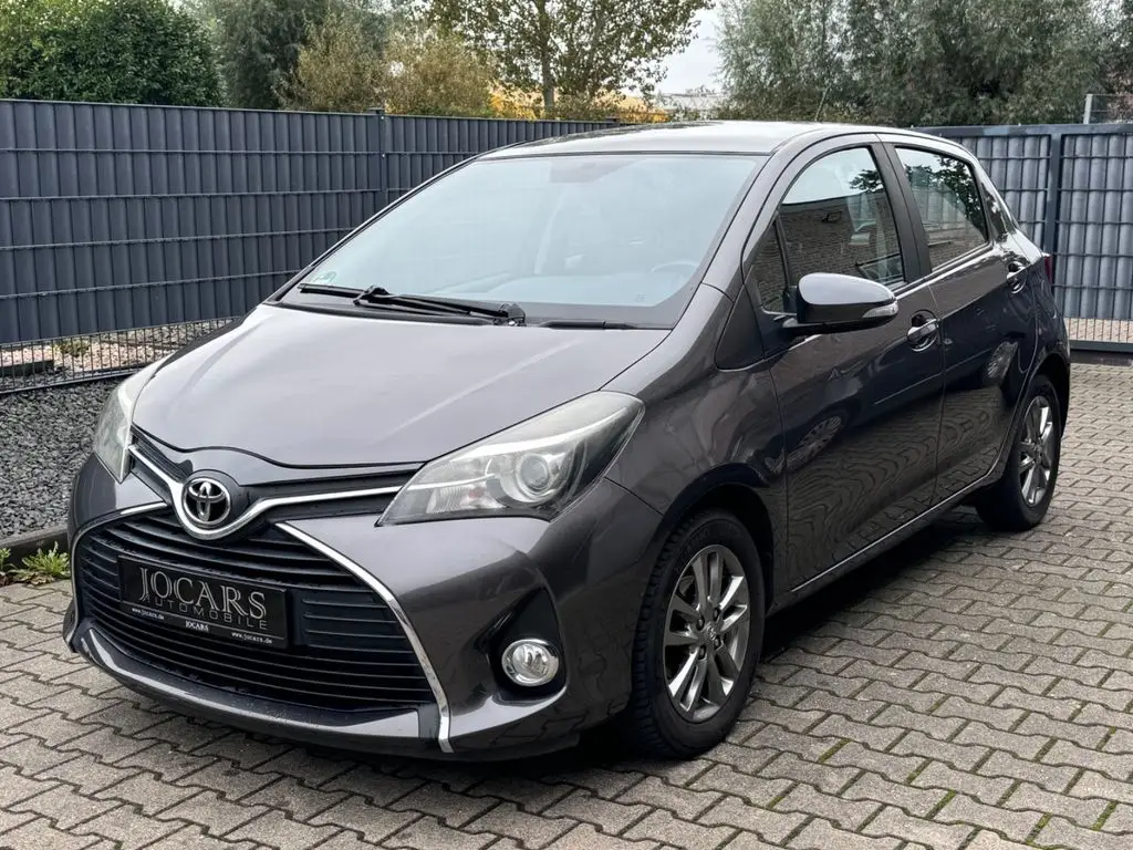 Photo 1 : Toyota Yaris 2015 Petrol