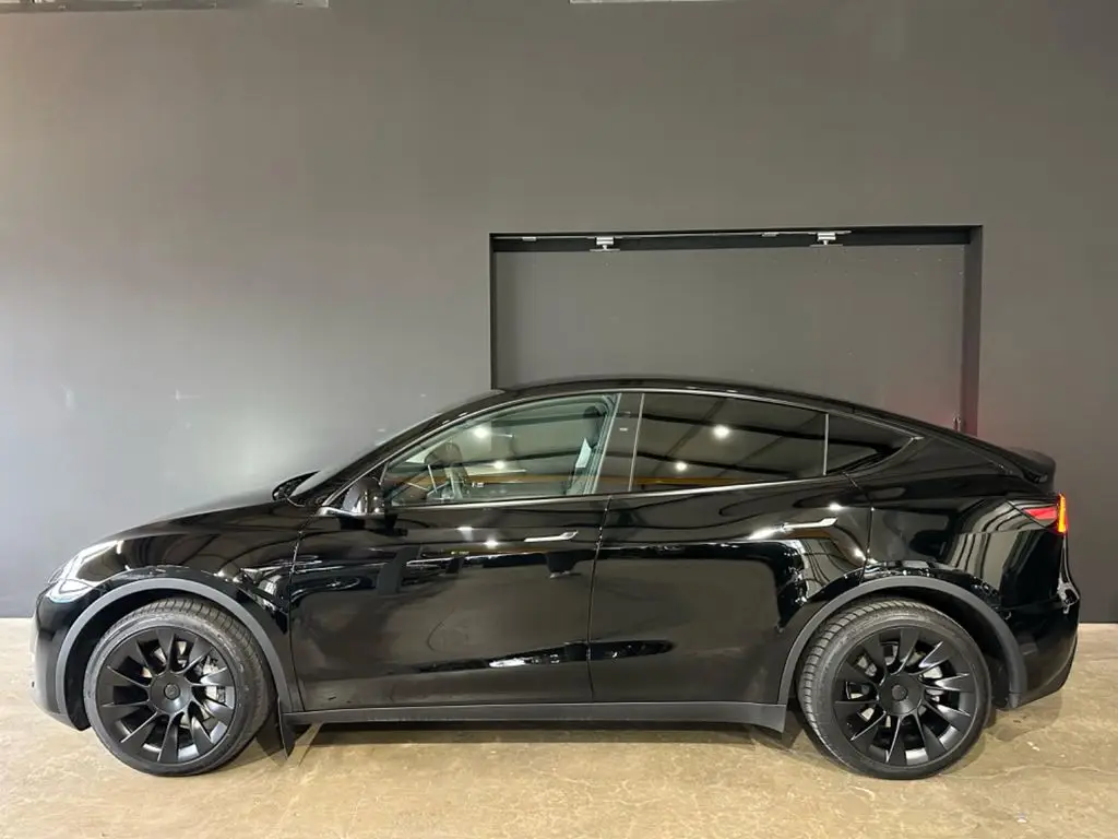 Photo 1 : Tesla Model Y 2023 Non renseigné