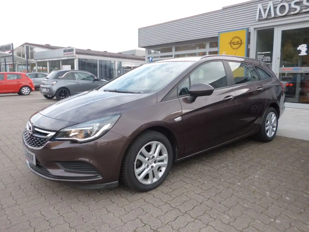 Photo 1 : Opel Astra 2016 Petrol