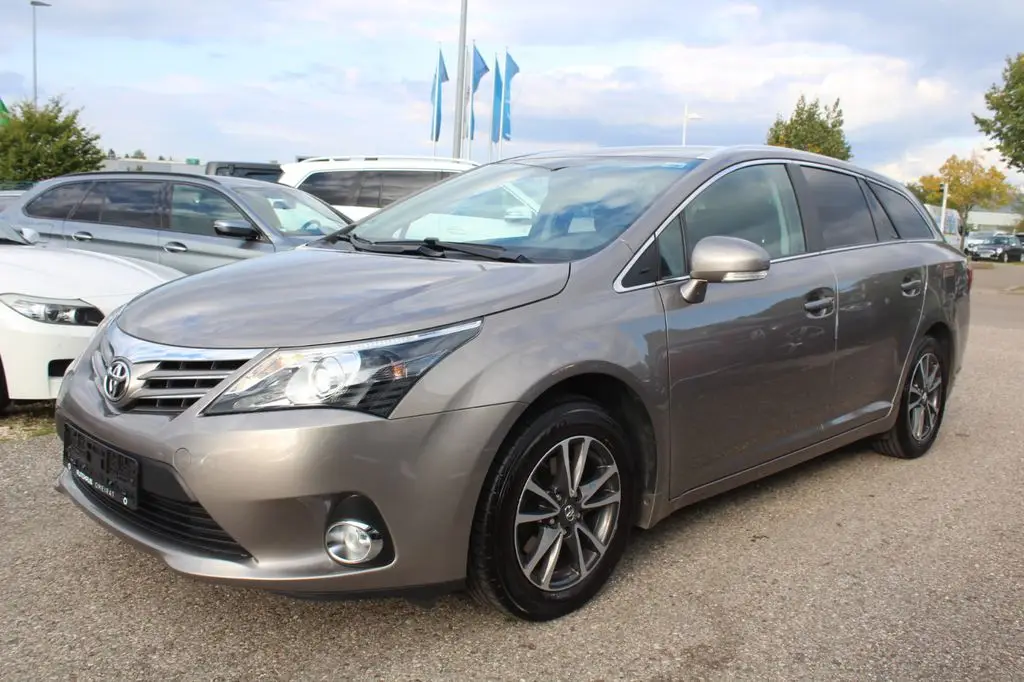 Photo 1 : Toyota Avensis 2014 Essence