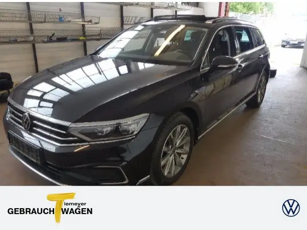 Photo 1 : Volkswagen Passat 2021 Hybride