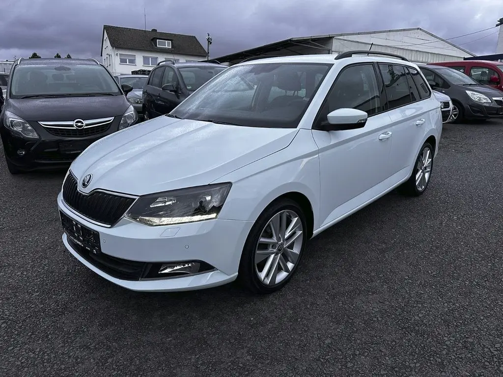 Photo 1 : Skoda Fabia 2018 Essence