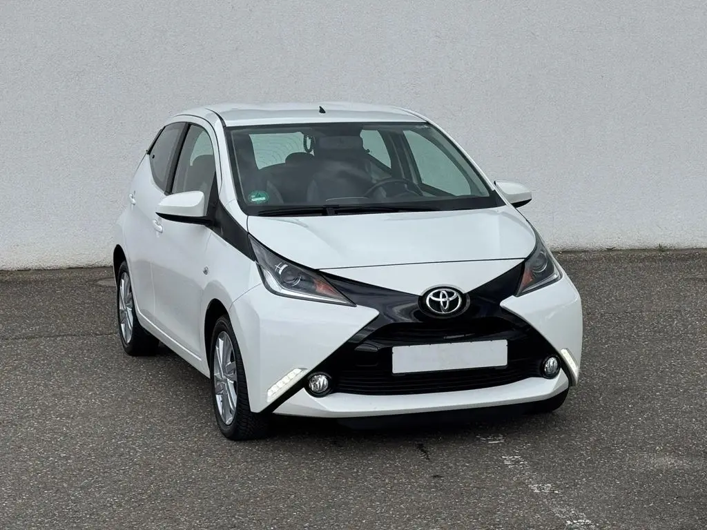 Photo 1 : Toyota Aygo X 2017 Petrol