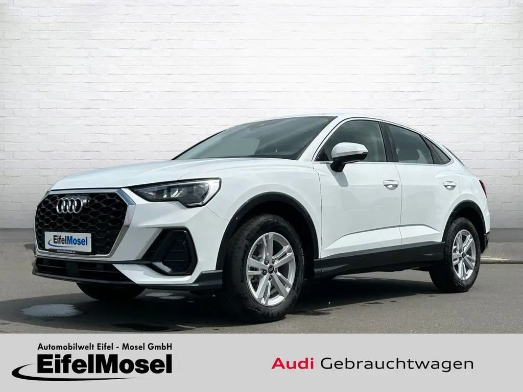 Photo 1 : Audi Q3 2024 Essence