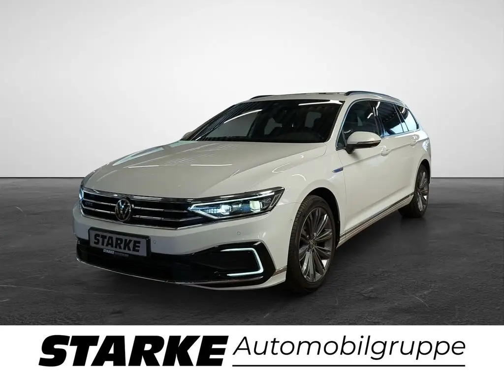 Photo 1 : Volkswagen Passat 2021 Hybride