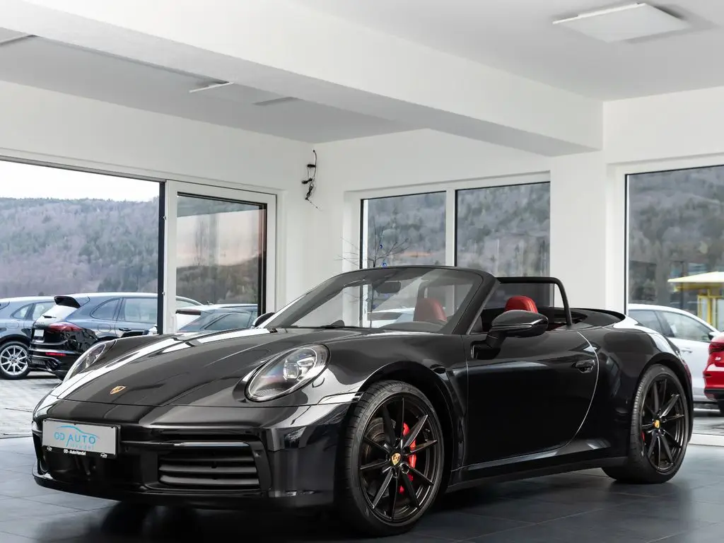 Photo 1 : Porsche 992 2019 Essence