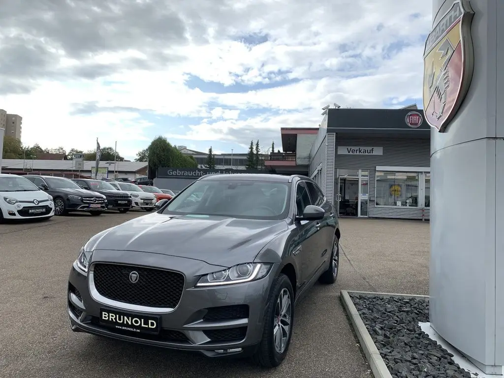 Photo 1 : Jaguar F-pace 2019 Essence