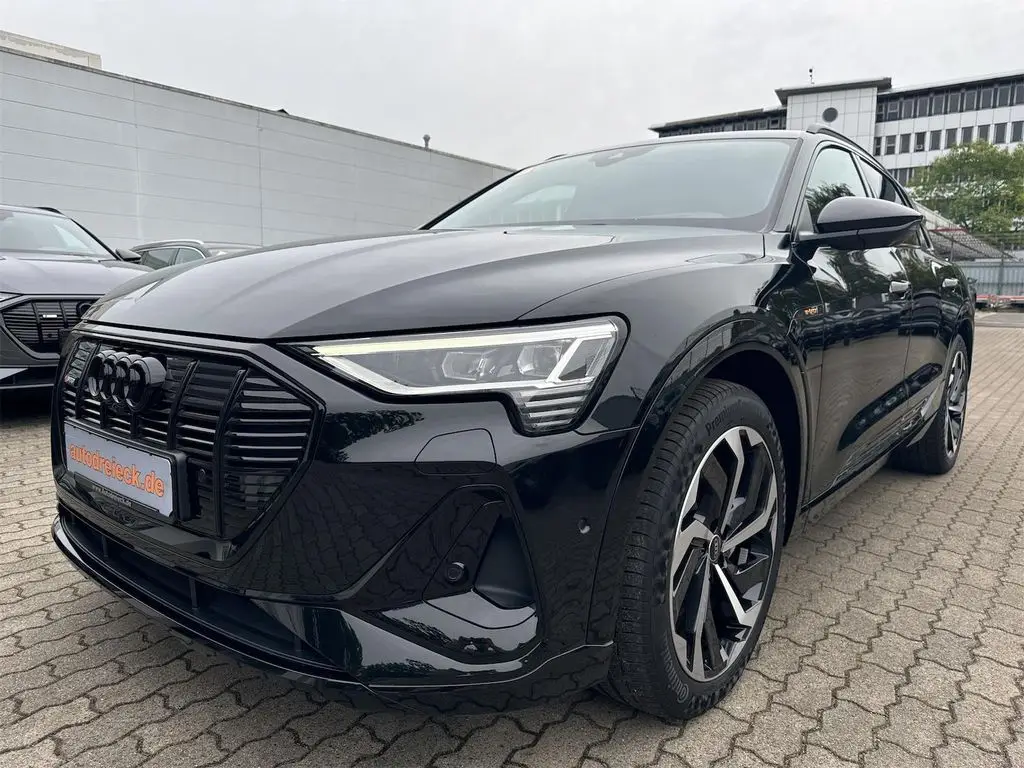 Photo 1 : Audi E-tron 2021 Non renseigné