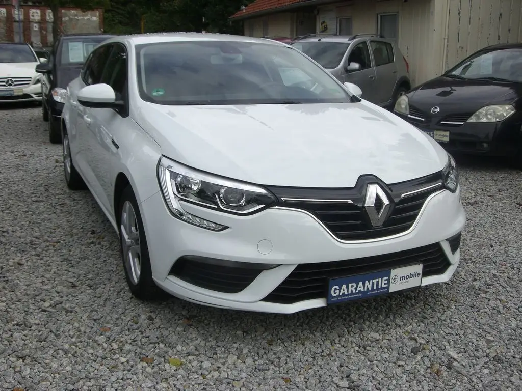 Photo 1 : Renault Megane 2017 Essence