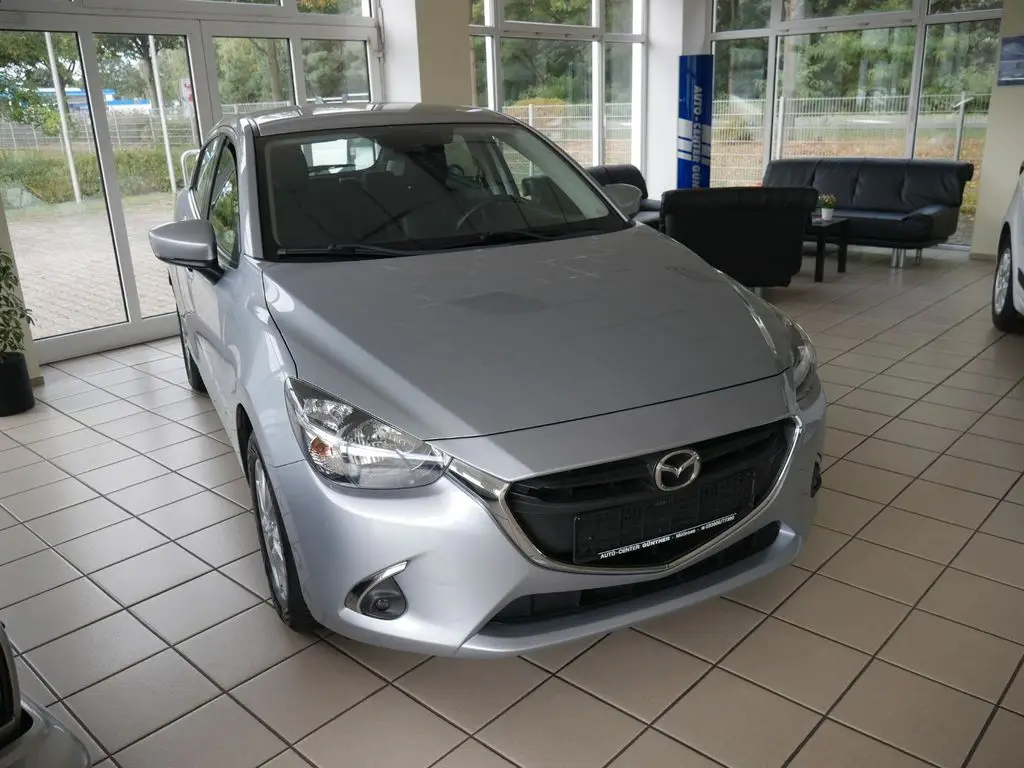 Photo 1 : Mazda 2 2017 Essence