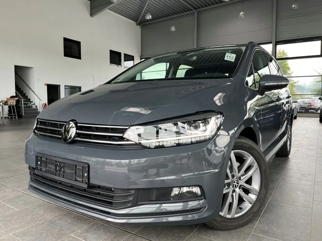 Photo 1 : Volkswagen Touran 2024 Essence