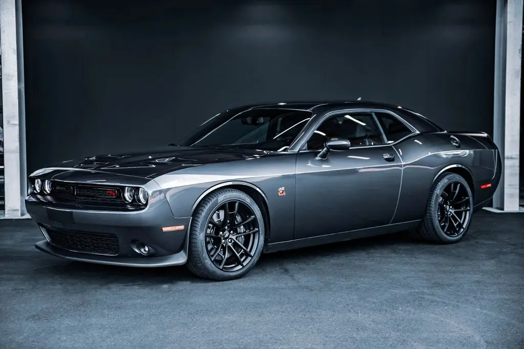 Photo 1 : Dodge Challenger 2020 Essence