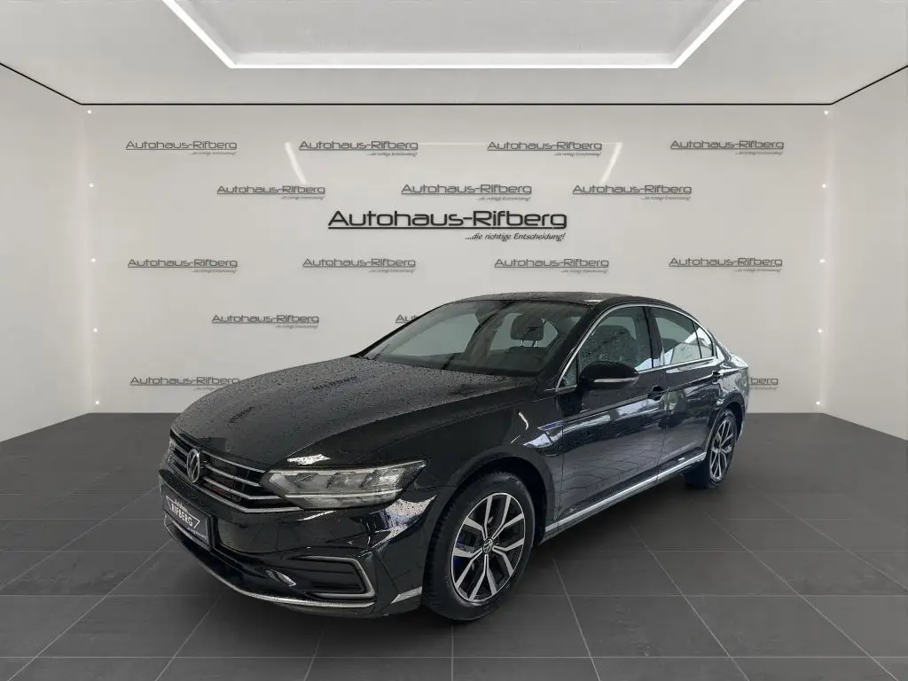 Photo 1 : Volkswagen Passat 2021 Hybrid