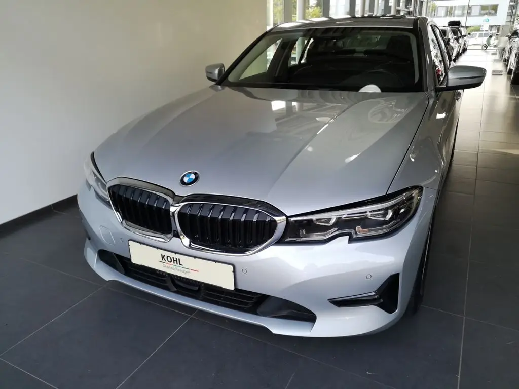 Photo 1 : Bmw Serie 3 2019 Hybrid