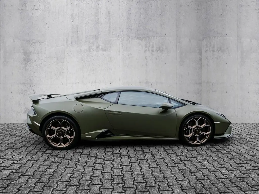 Photo 1 : Lamborghini Huracan 2023 Essence