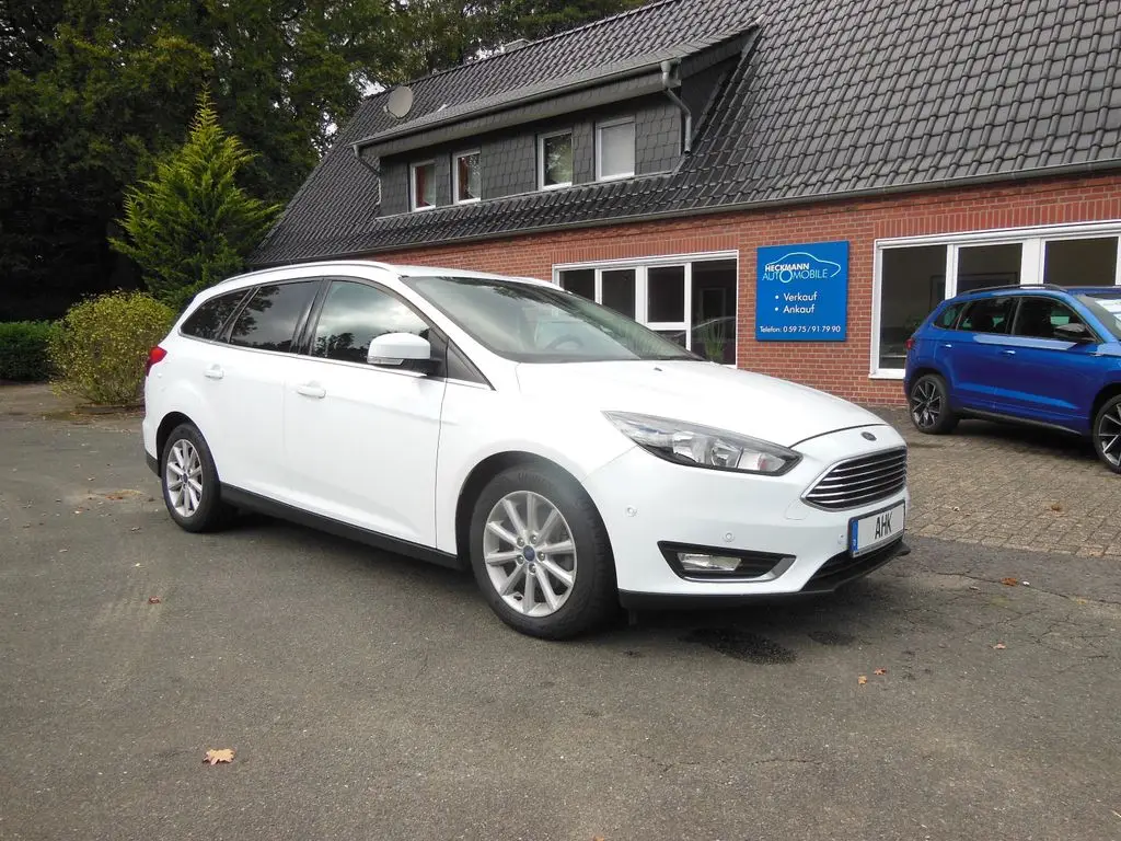 Photo 1 : Ford Focus 2017 Petrol