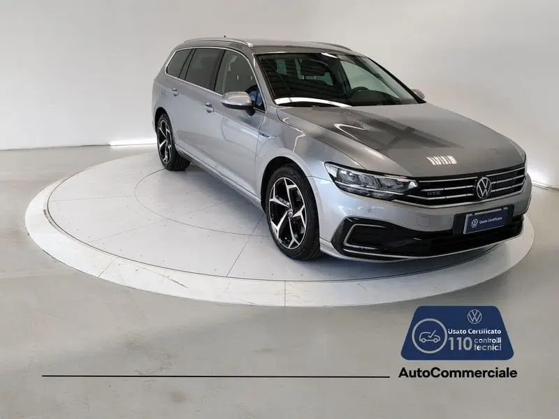 Photo 1 : Volkswagen Passat 2023 Hybrid