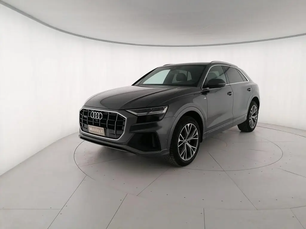 Photo 1 : Audi Q8 2019 Hybrid