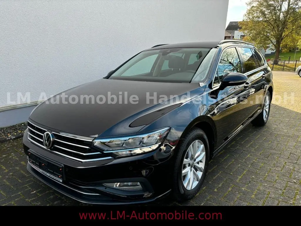 Photo 1 : Volkswagen Passat 2019 Essence