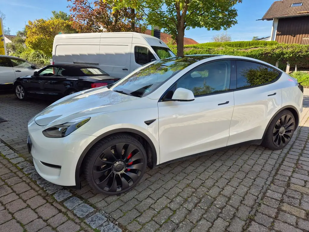 Photo 1 : Tesla Model Y 2022 Non renseigné