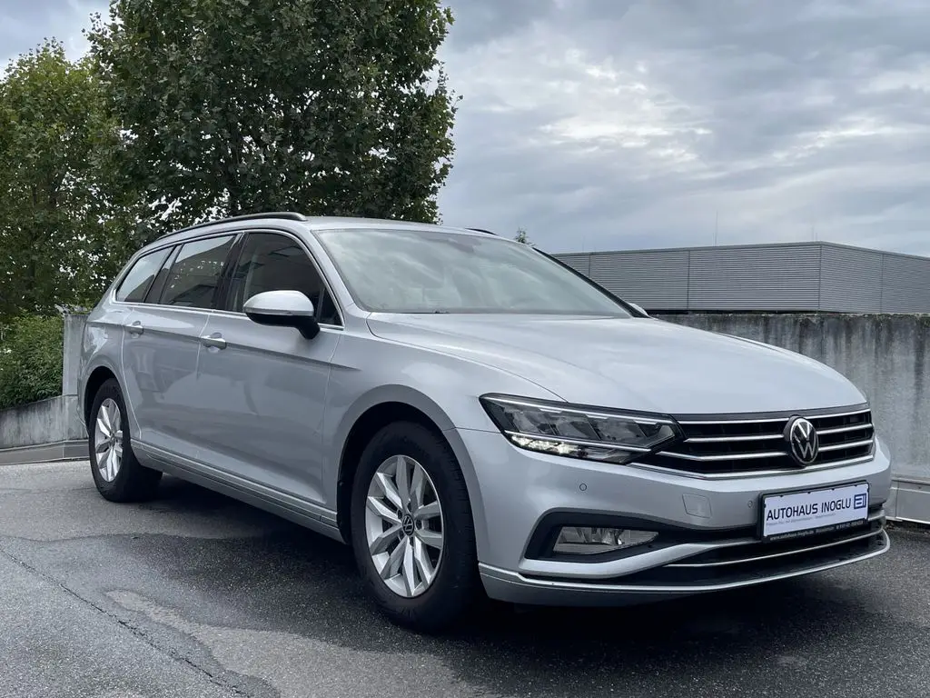 Photo 1 : Volkswagen Passat 2020 Essence