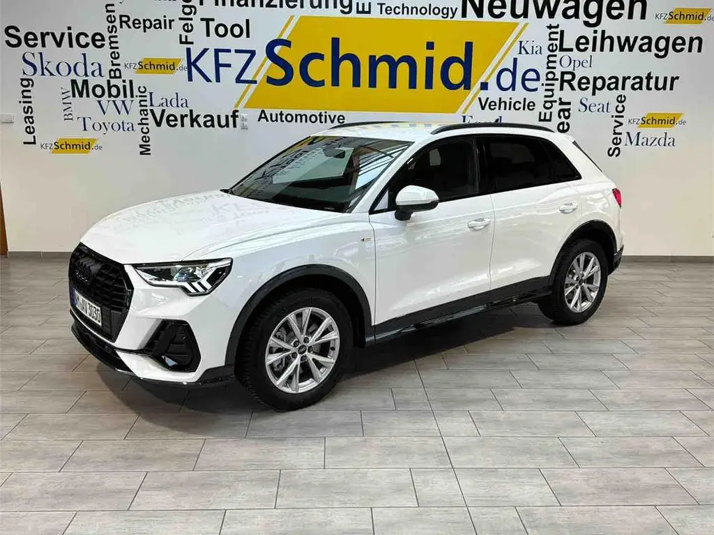 Photo 1 : Audi Q3 2024 Essence