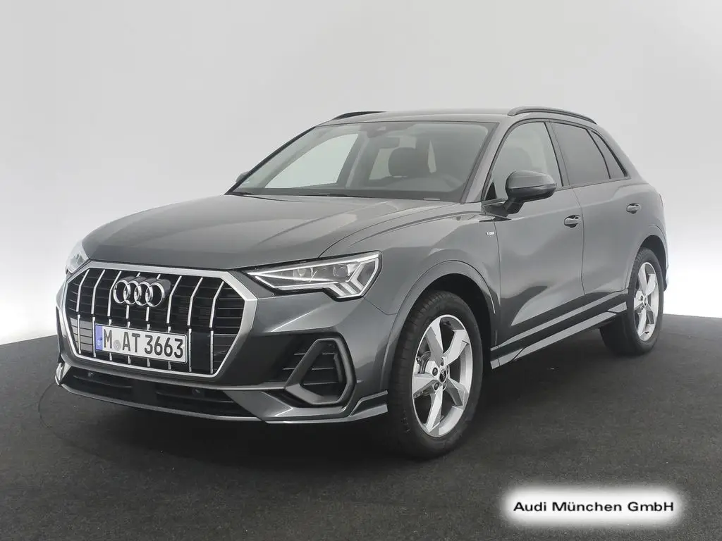 Photo 1 : Audi Q3 2024 Petrol