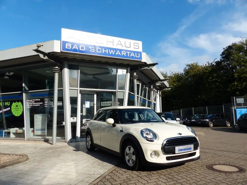 Photo 1 : Mini One 2015 Petrol