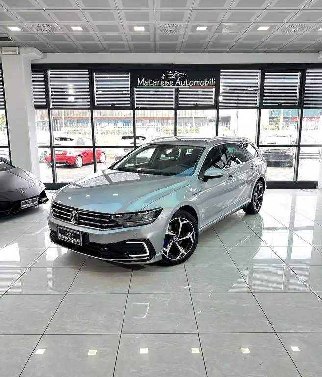 Photo 1 : Volkswagen Passat 2020 Hybride