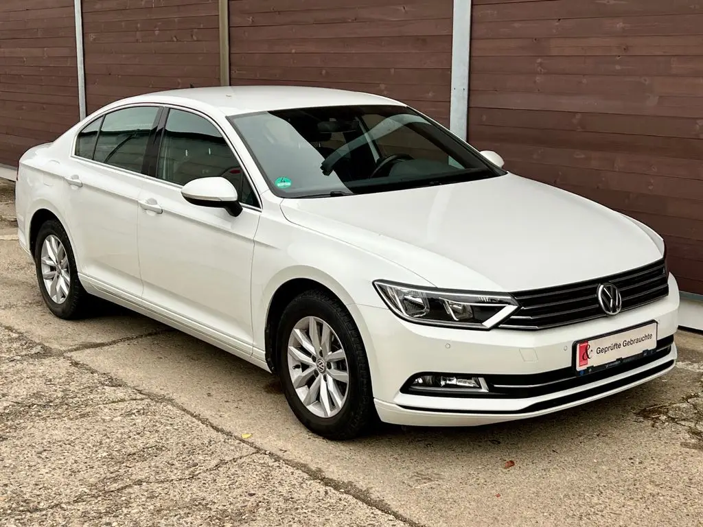 Photo 1 : Volkswagen Passat 2017 Petrol