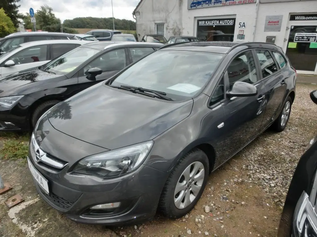 Photo 1 : Opel Astra 2015 Petrol