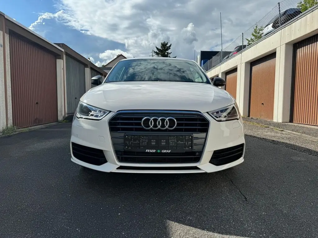 Photo 1 : Audi A1 2016 Petrol