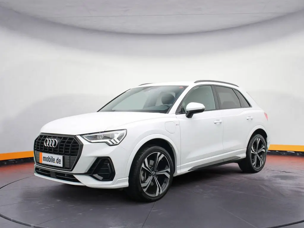 Photo 1 : Audi Q3 2022 Hybrid