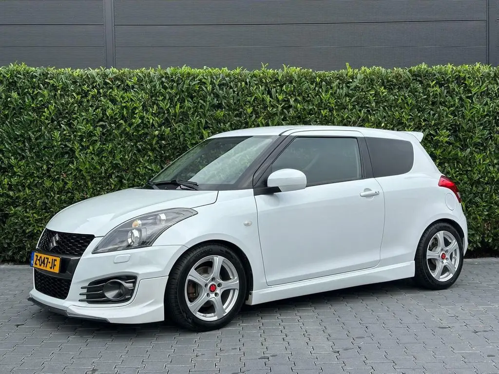 Photo 1 : Suzuki Swift 2016 Petrol