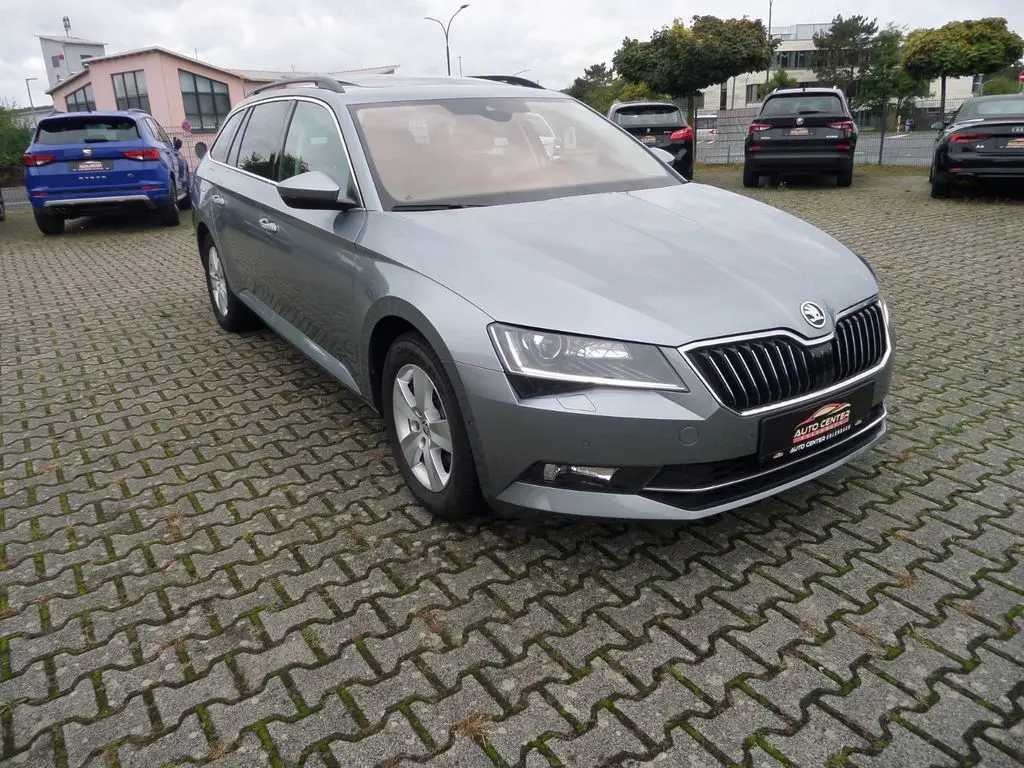 Photo 1 : Skoda Superb 2018 Petrol