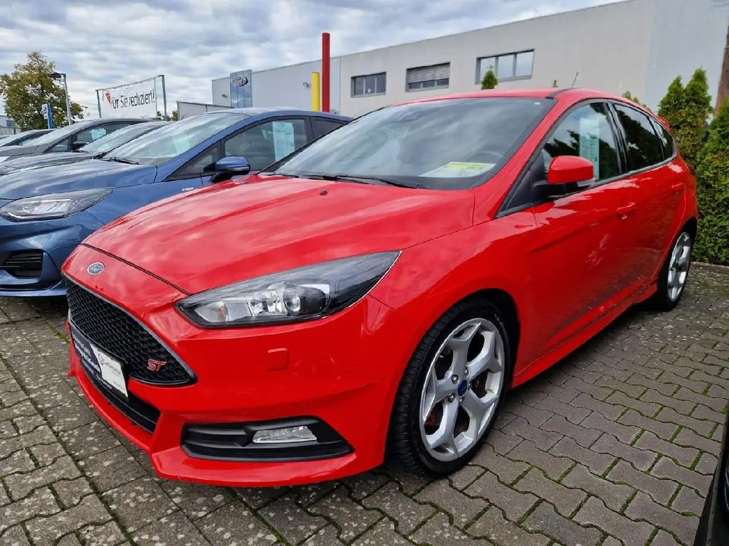 Photo 1 : Ford Focus 2015 Petrol