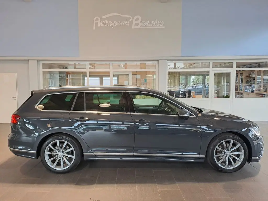 Photo 1 : Volkswagen Passat 2019 Petrol