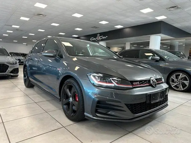 Photo 1 : Volkswagen Golf 2019 Petrol