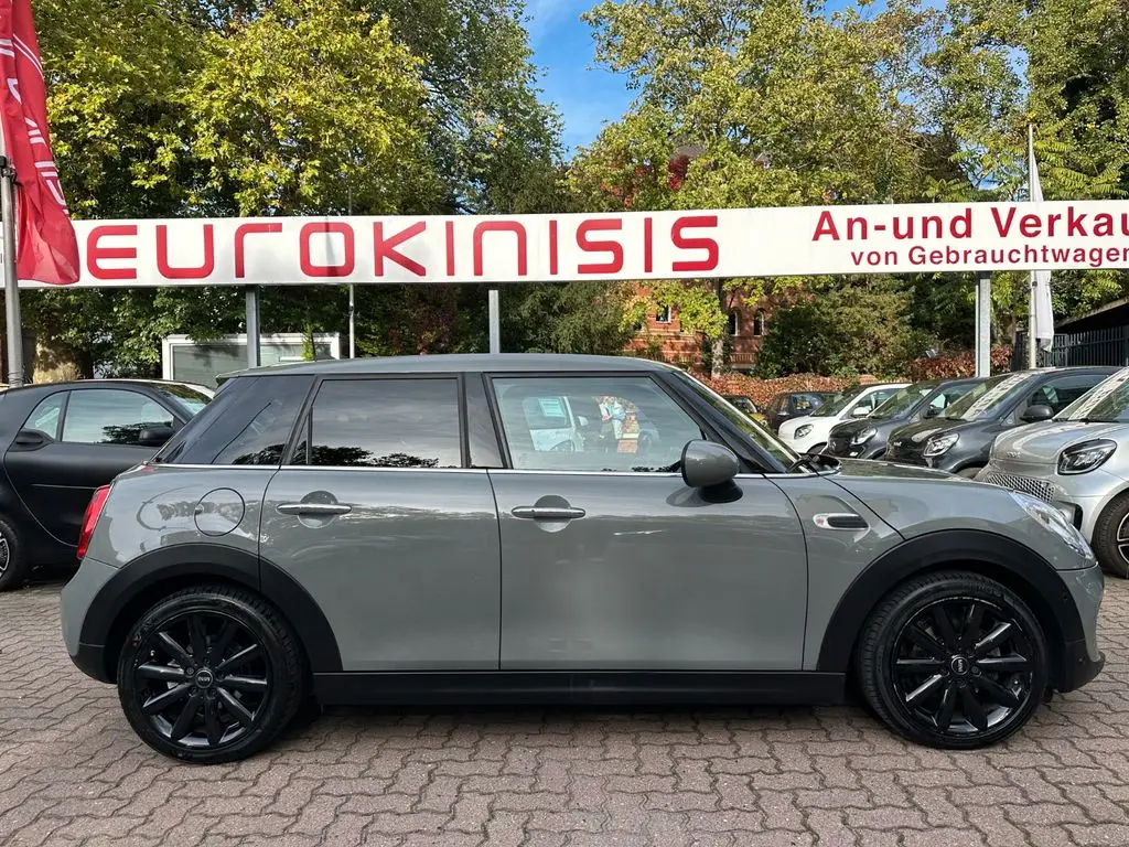 Photo 1 : Mini One 2017 Petrol