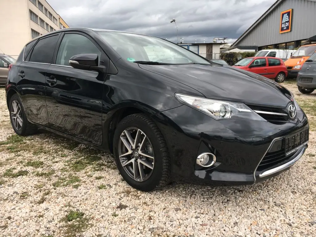 Photo 1 : Toyota Auris 2015 Petrol